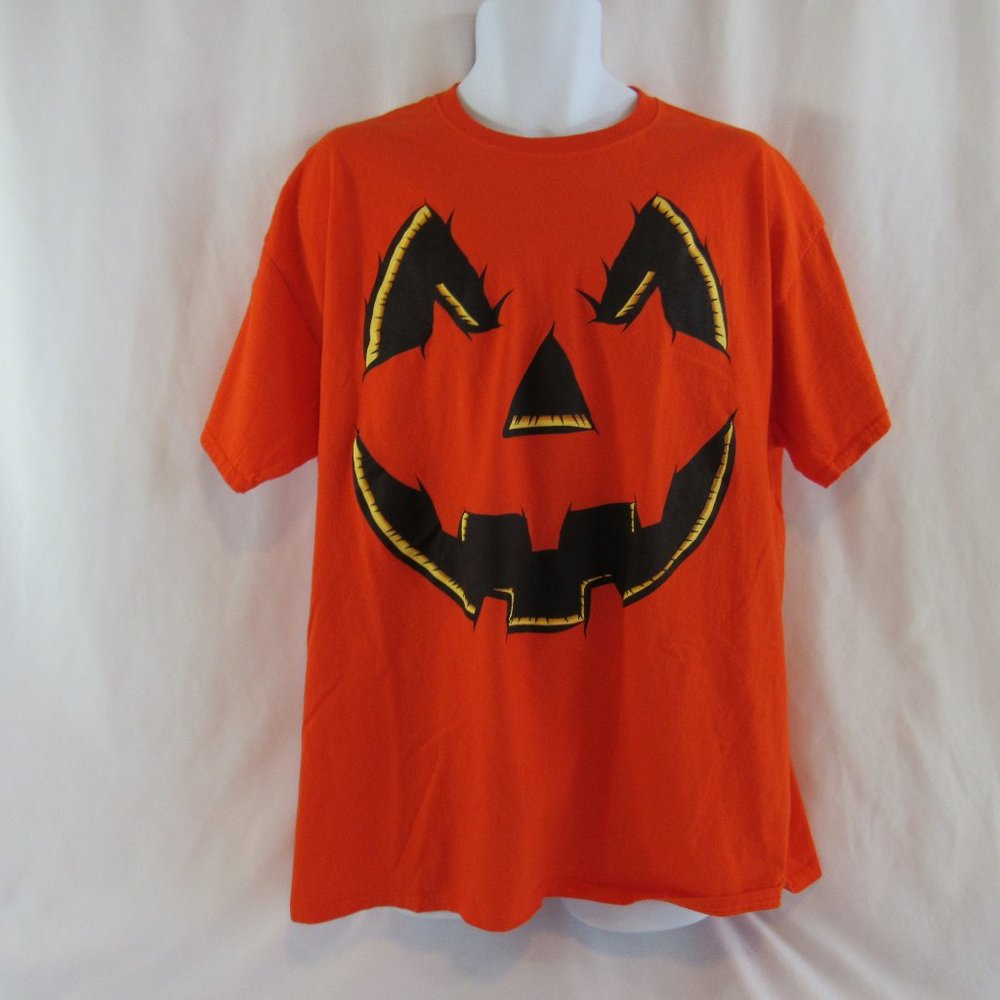 Halloween themed short sleeved t-shirt size XL